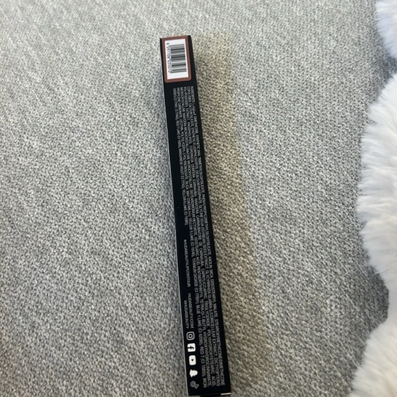 Warm brown huda beauty lip contour brand new in box - Picture 4 of 4
